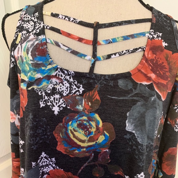 Charcoal Gray Cold Shoulder Floral Top - Picture 6 of 8